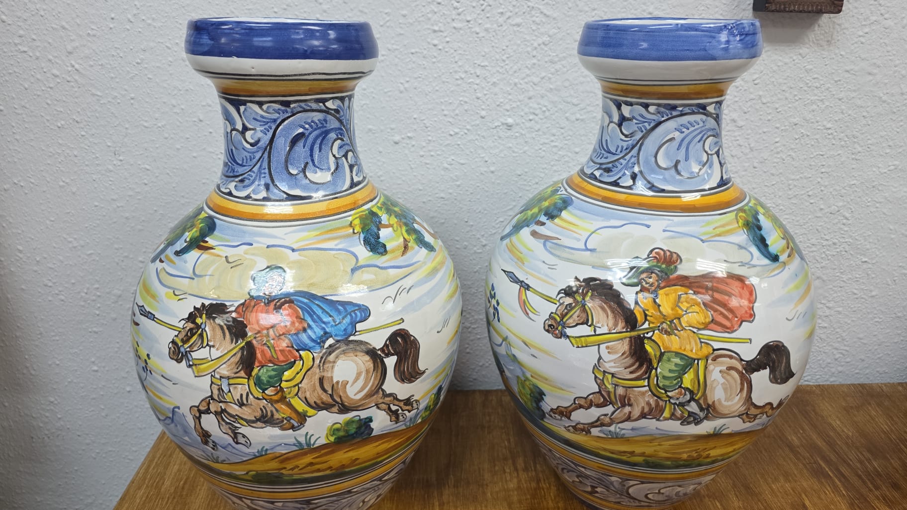 Juego de 2 jarrones de Talavera pintados a mano