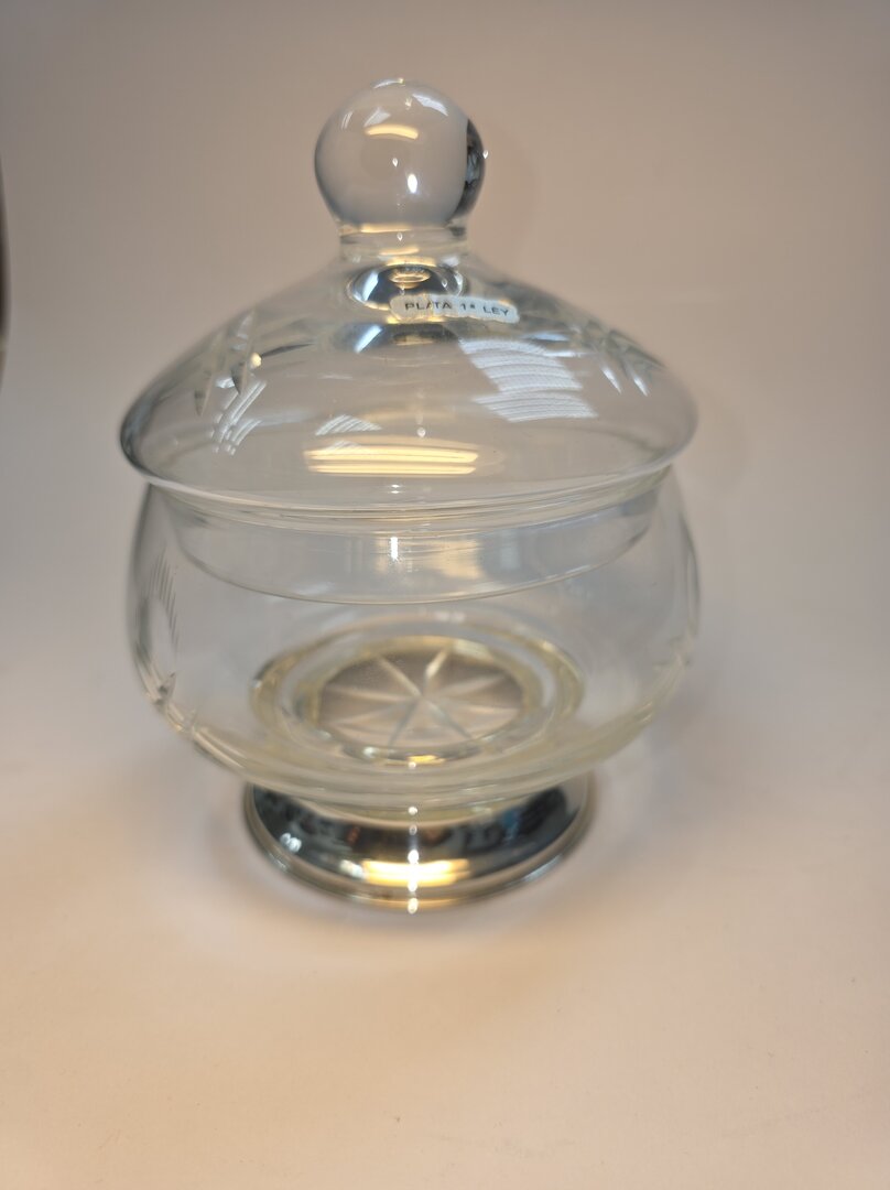 Bombonera de cristal con base de plata