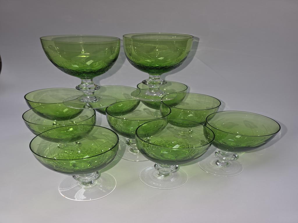 preciosas copas talladas en cristal verde 