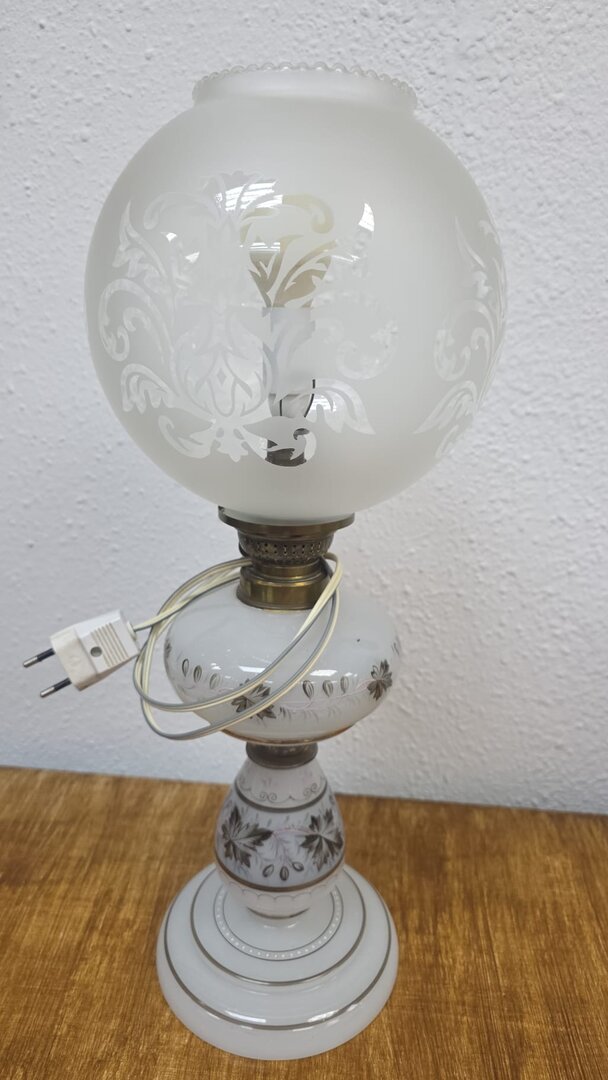 Lámpara de quinqué eléctrica con base de porcelana